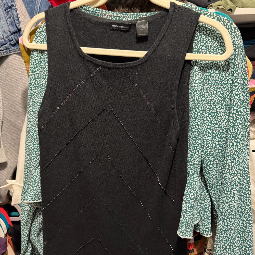 Moda International Black Crewneck Sleeveless Top